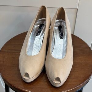 Vintage leather Women's Cream Peep Toe Heels